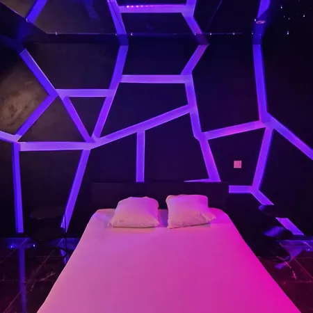 Апартаменты Coquine Avec Jacuzzi Yaospa60