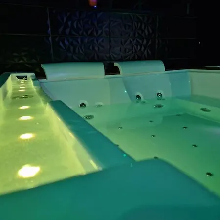 Апартаменты Coquine Avec Jacuzzi Yaospa60 *