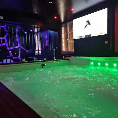 Апартаменты Coquine Avec Jacuzzi Yaospa60 Laigneville
